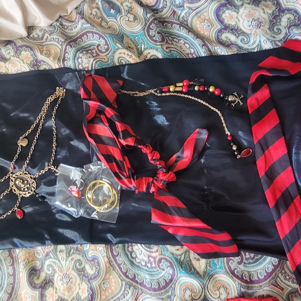 Womens Pirate Costume size Meduim - Picture 3 of 8